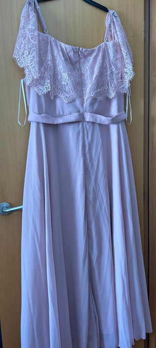 Vestido de fiesta rosa con encaje