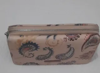 Billetera con estampado paisley