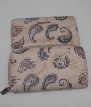 Billetera con estampado paisley