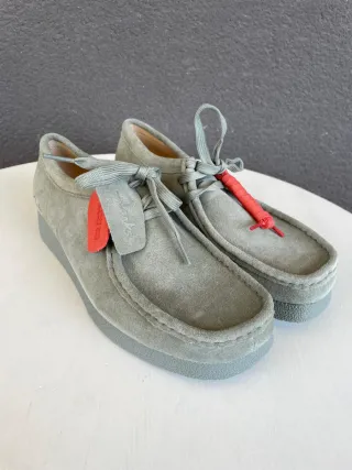 Zapatos Clarks Wallabee evo gris. T40