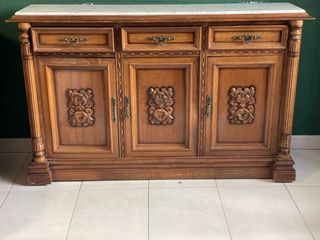 Mueble de entrada antiguo.