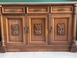 Mueble de entrada antiguo.