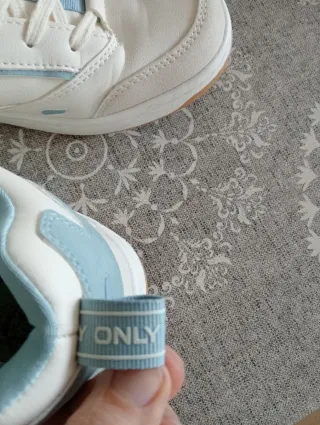 Zapatillas ONLY blancas y azules