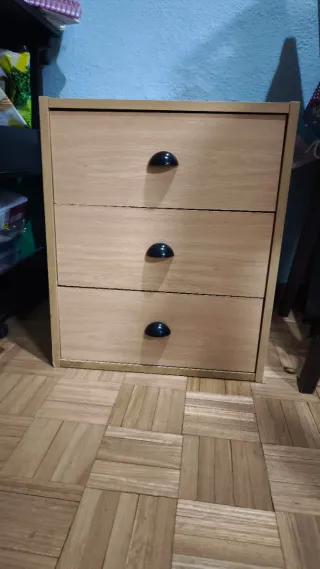 Cajonera de madera con 3 cajones mesilla