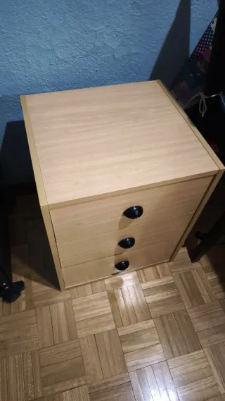 Cajonera de madera con 3 cajones mesilla