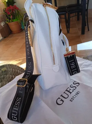 Mochila M/L Guess Blanca y Negra