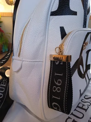 Mochila M/L Guess Blanca y Negra