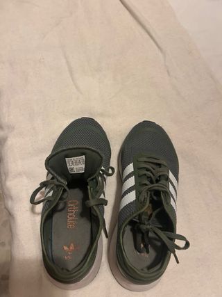 Zapatilla Adidas Verde y Blanca