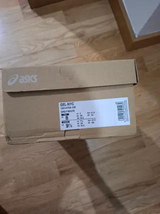 Zapatillas Asics Beige y Blanco