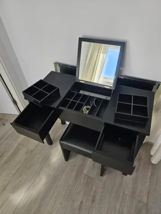 Tocador negro con taburete