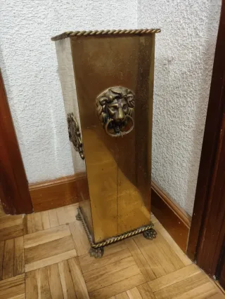 Paragüero vintage de metal dorado