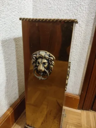 Paragüero vintage de metal dorado