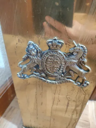 Paragüero vintage de metal dorado