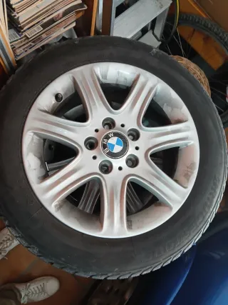 Juego de 4 llantas con neumaticos de contacto.