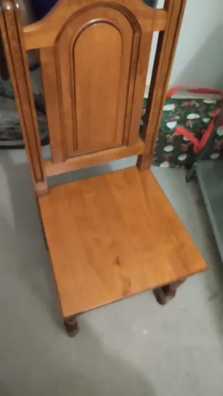 Duo de Sillas de madera estilo clásico