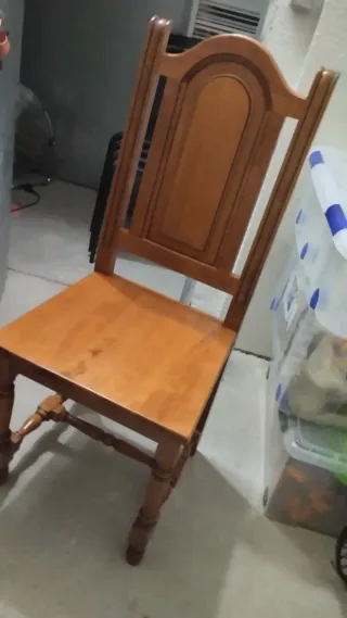 Duo de Sillas de madera estilo clásico