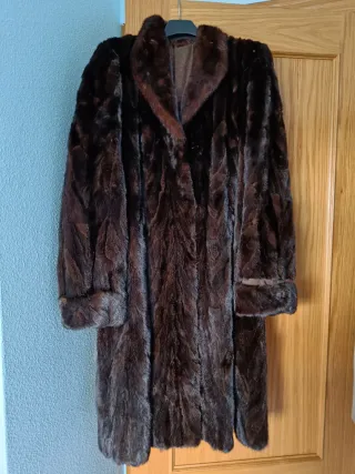 Abrigo de piel marrón