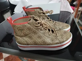 Zapatillas Guess estilo Converse doradas