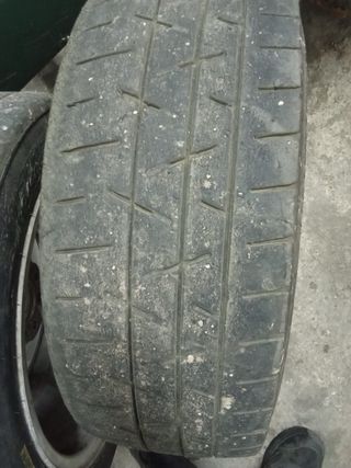 4 Neumático y llantas deportivo competición seco