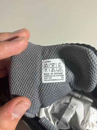 ASICS Gel-1130 Negro y plateado. Totalmente nuevas