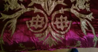 Cortinas de terciopelo caídas (4)