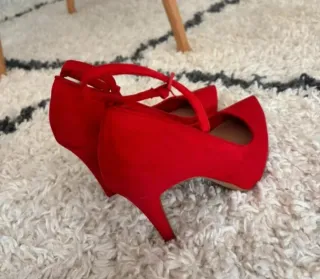 Tacones Bershka Rojos con Tira