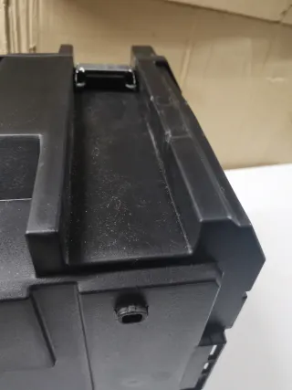 Maletin dewalt tstak VI con un pequeño golpe