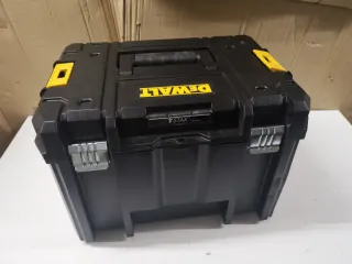 Maletin dewalt tstak VI con un pequeño golpe