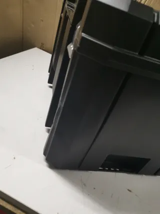 Maletin dewalt tstak VI con un pequeño golpe