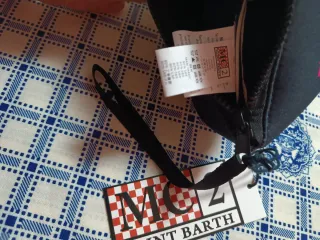 Pochette Saint Barth nera con scritte rosa