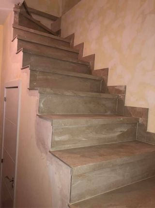 Escaleras porcelánicas a medida