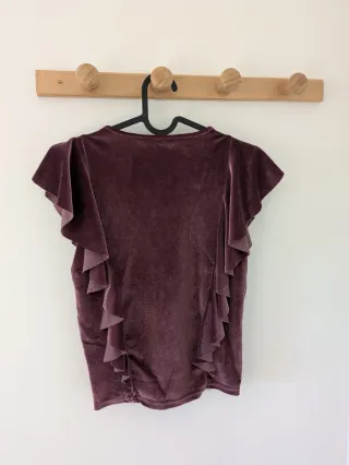 Blusa terciopelo morada nueva de Stradivarius