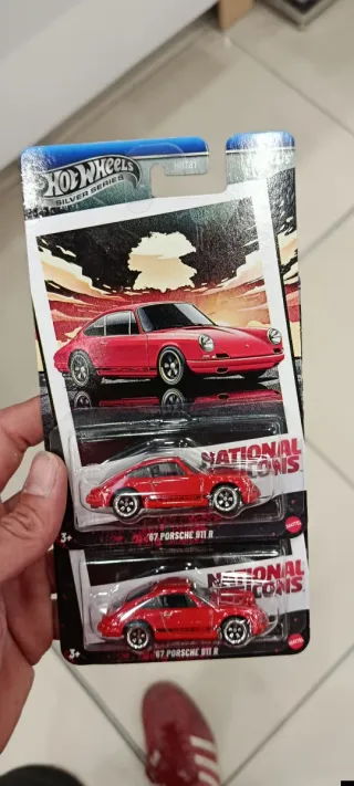 Hot Wheels Porsche 911 R Silver Series