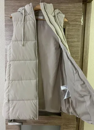Chaleco acolchado Zara capucha