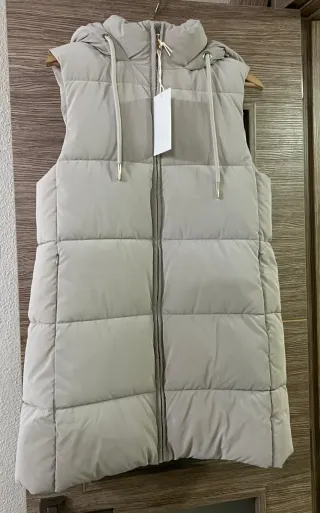 Chaleco acolchado Zara capucha