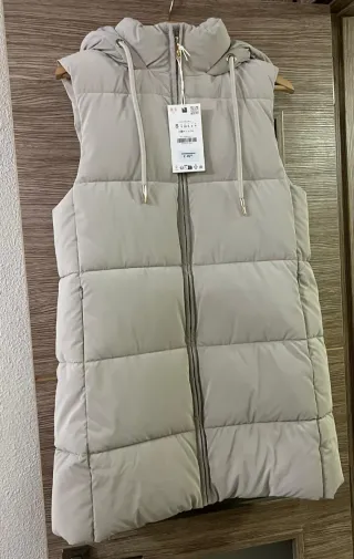 Chaleco acolchado Zara capucha