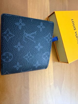 Portafoglio nero nuovo