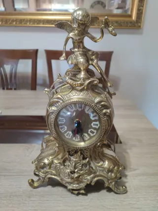 Conjunto Bronce: Reloj y Jarrones