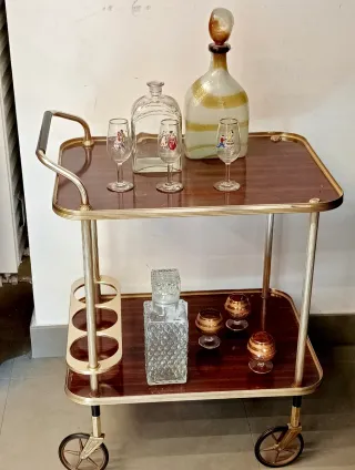 Camerino Vintage Madera y Metal Dorado