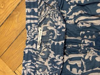 Falda corta azul con pompones