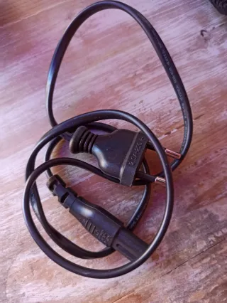 Cable alimentación conector " Figura 8 "