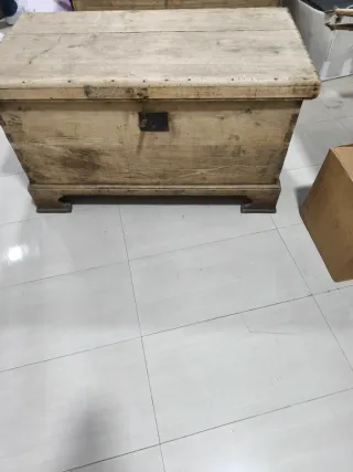Baúl antiguo de madera