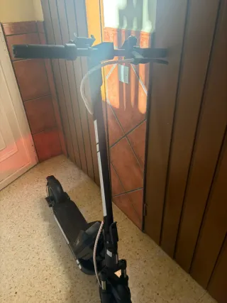 Patinete eléctrico negro