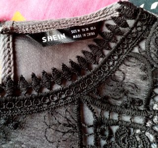 Maglia grigia con pizzo nero