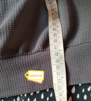 Maglia grigia con pizzo nero