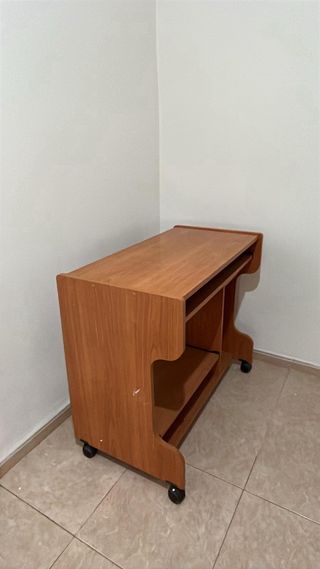 Mesa de ordenador de madera