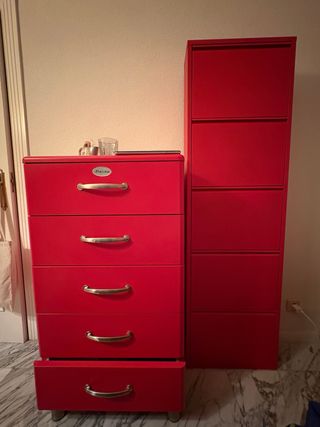 Mueble de diseño rojo