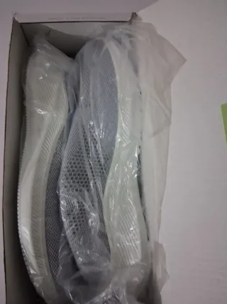 Zapatos de verano grises