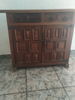 Mueble de madera para restaurar
