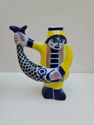 Figura de porcelana sargadelos marinero con pez